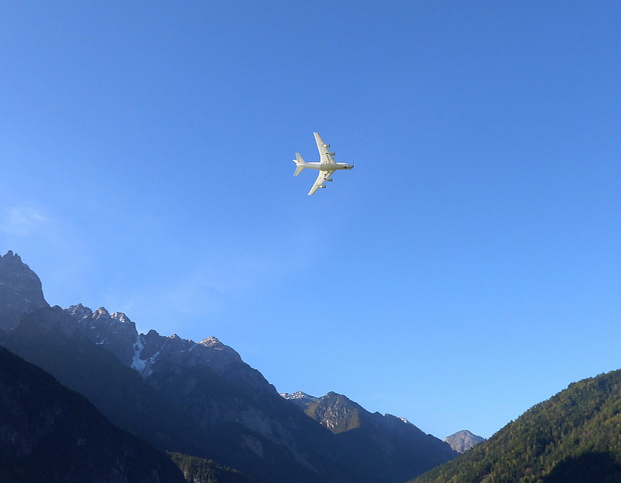 The Planeprint Funbus flies over the Lienz Dolomites.